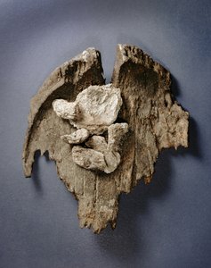 Frammento di un piatto preistorico con resti di un pezzo di carne, Tomba G73, Gerico